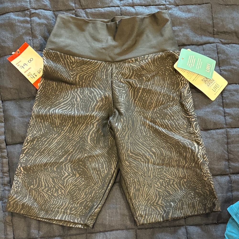 Black Patterned High-Waisted bike Shorts by Live